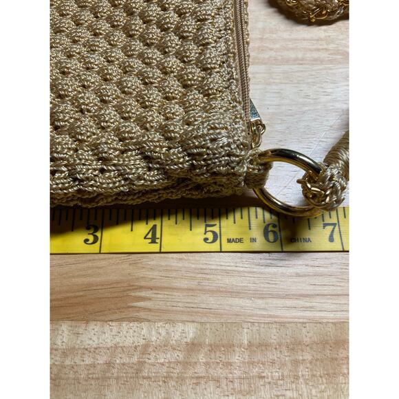 The Sak Original Gold Metallic Crocheted Purse. Excellent Pre-Owned Condition - Picture 6 of 8